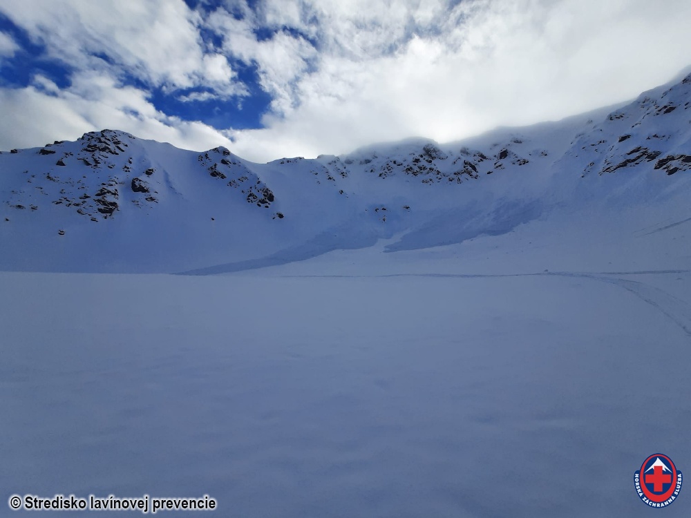 Nízke Tatry, lavína z mokrého snehu spadla z pondelka na utorok