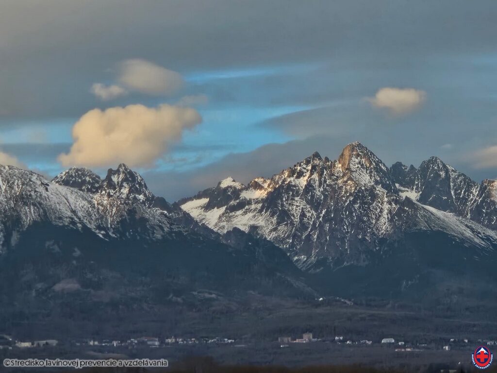 2025-12-17 Vysoke Tatry, Lomnicky stit