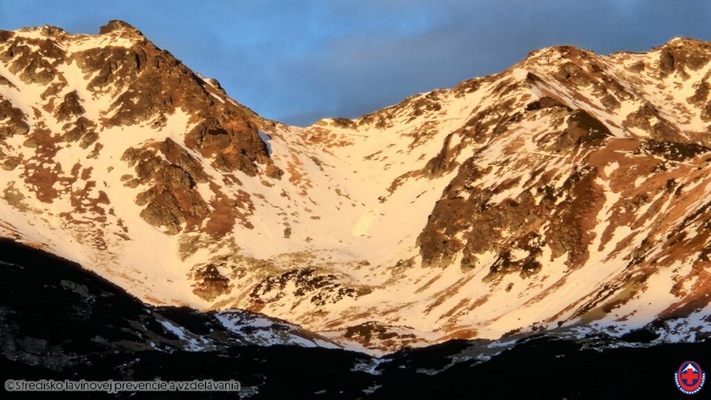 2025-12-18 Zapadne Tatry, pohlad na splaz v Smutnom sedle