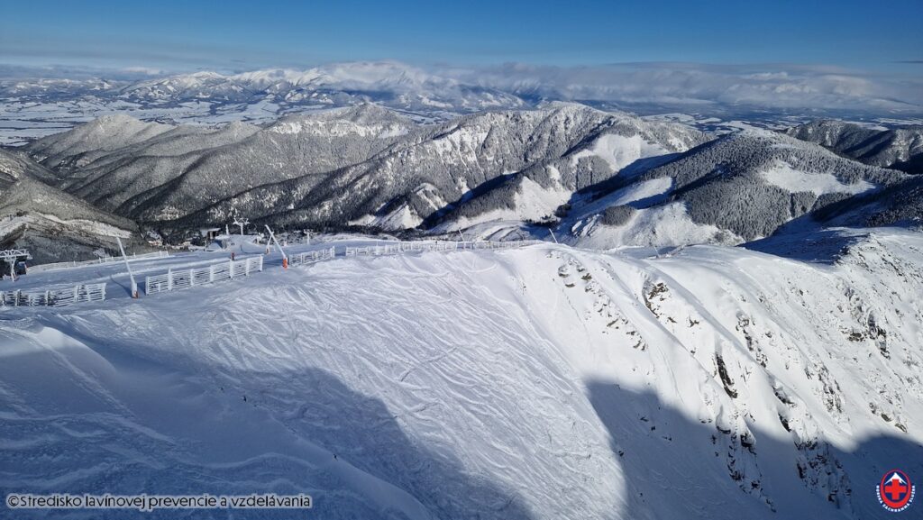 2026-01-12, Nízke Tatry, Chopok, Lukovský kotol, rozlyžovaný Školský žľab